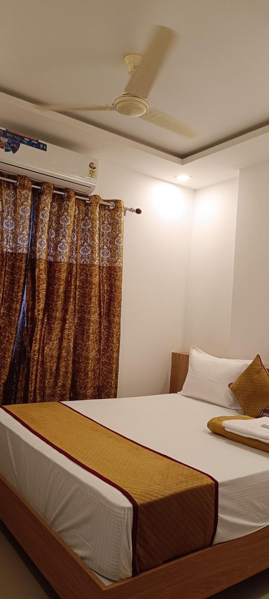 Classic Comfort Lodge Mangalore Exteriör bild